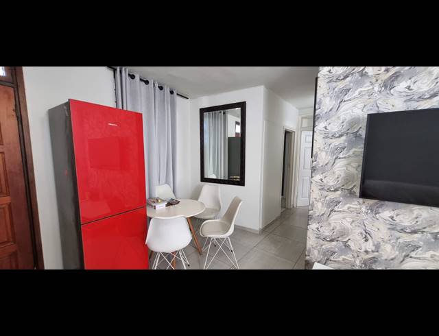 2 BEDROOM FLAT TO LET IN ESSENWOOD